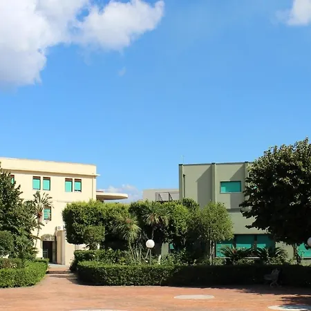 Bed & Breakfast Casa Per Ferie Mons Antonino Celona