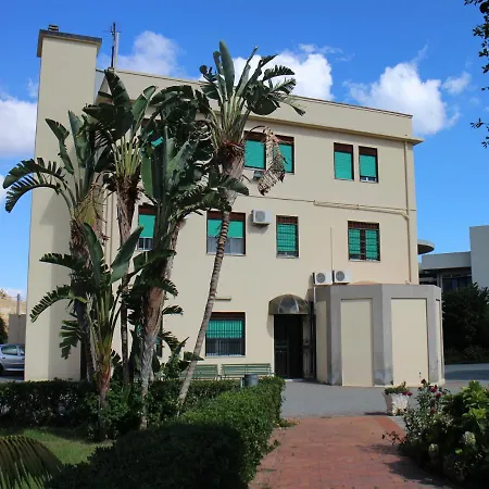 Casa Per Ferie Mons Antonino Celona Couette-café Pistunina