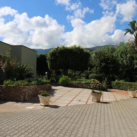 Casa Per Ferie Mons Antonino Celona Bed & Breakfast