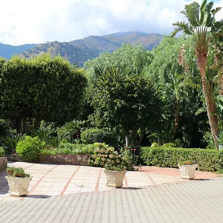 Bed & Breakfast Casa Per Ferie Mons Antonino Celona
