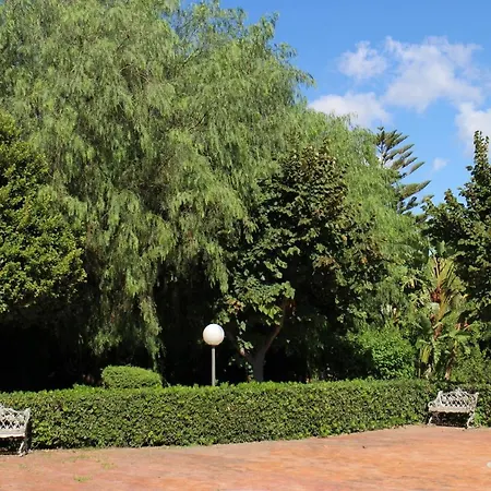 Bed & Breakfast Casa Per Ferie Mons Antonino Celona *