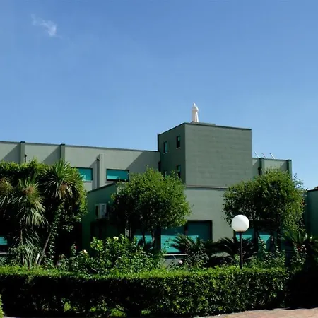 Casa Per Ferie Mons Antonino Celona 住宿加早餐酒店 皮斯图尼纳